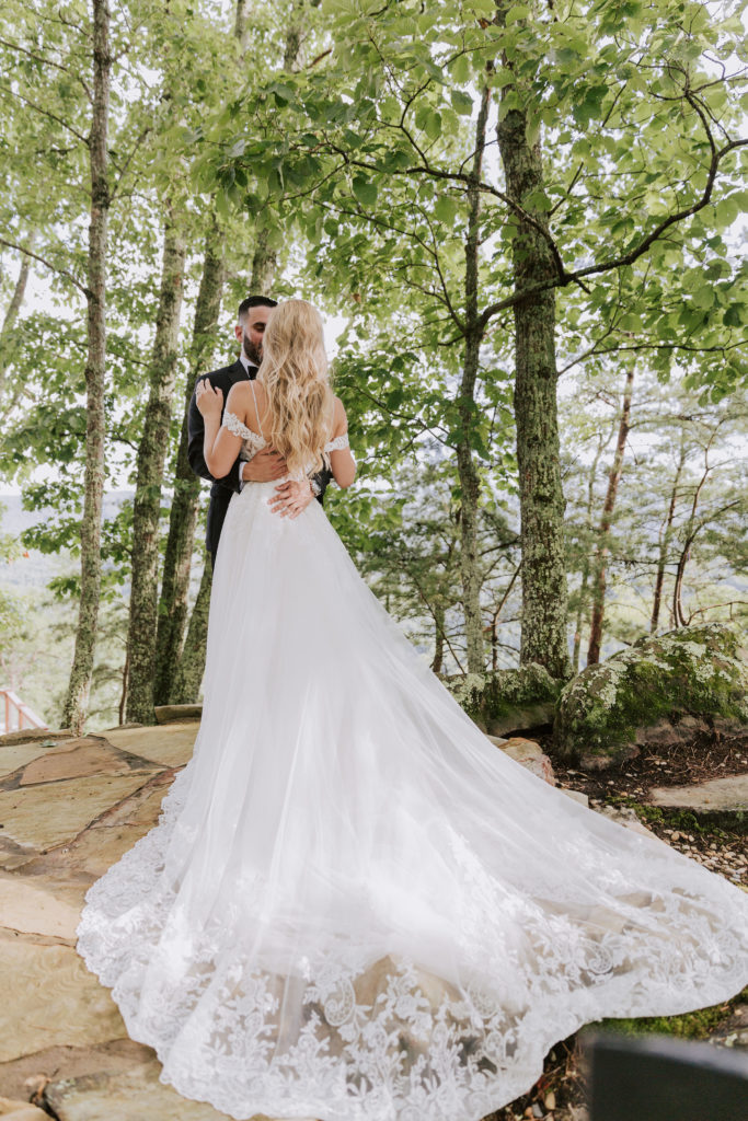 Wedding Dress | The Magnolia Venue | The Smoky Mountains | Photography by Miss Riss Photography