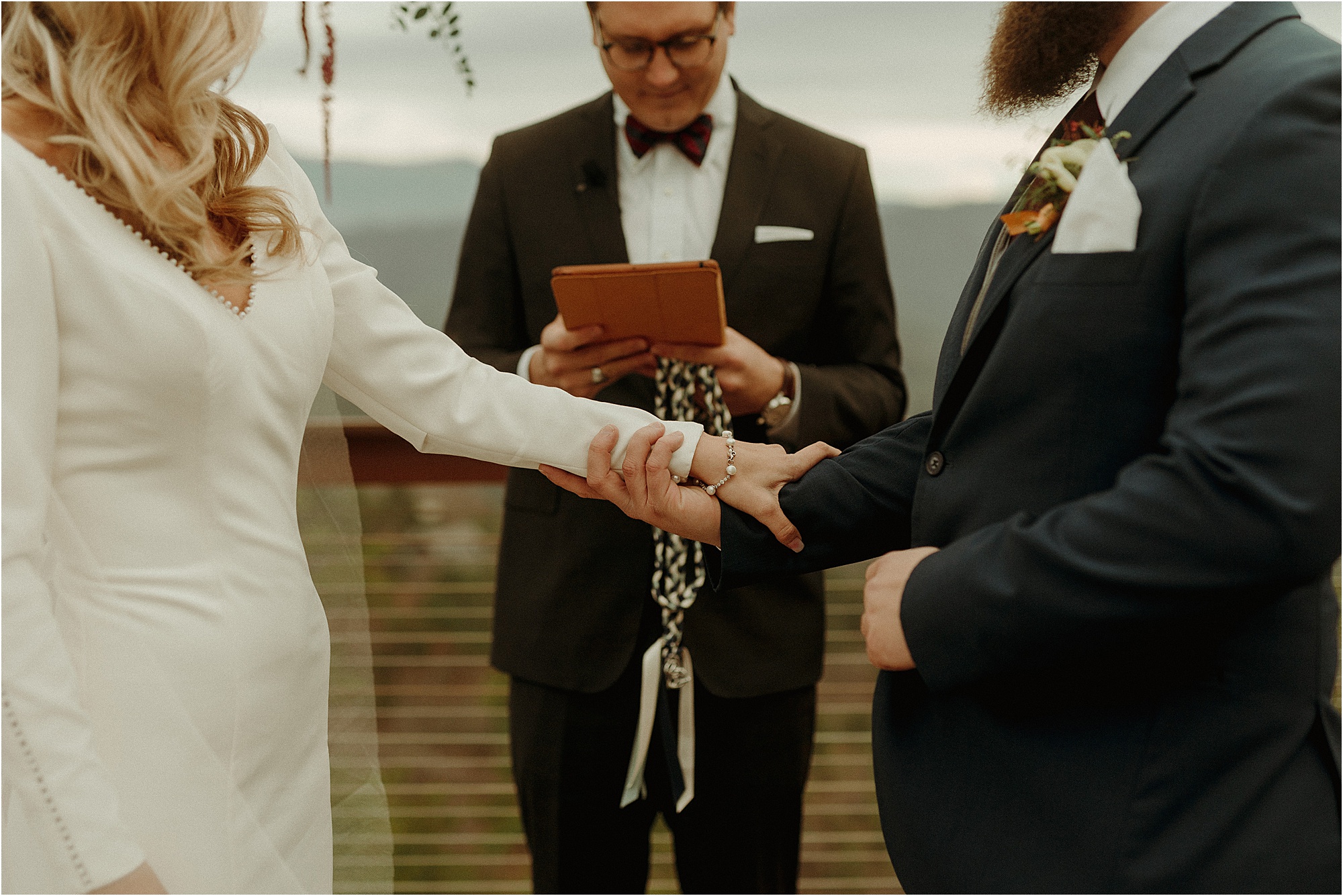 knot-tying ceremony at wedding