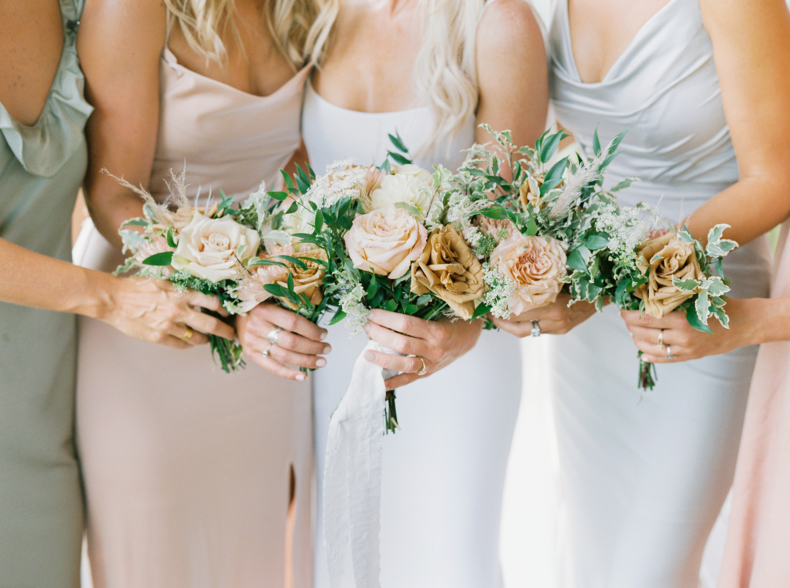 Juicebeats Photography | The Magnolia Venue | Light & airy wedding in neutral tones