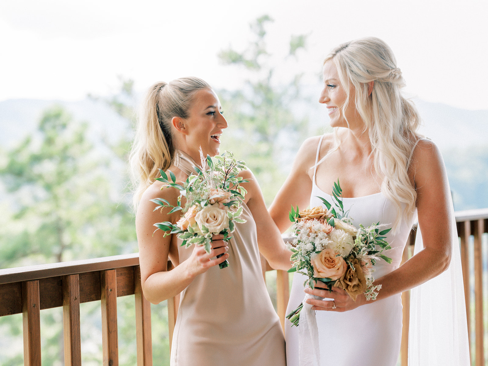 Juicebeats Photography | The Magnolia Venue | Light & airy wedding in neutral tones