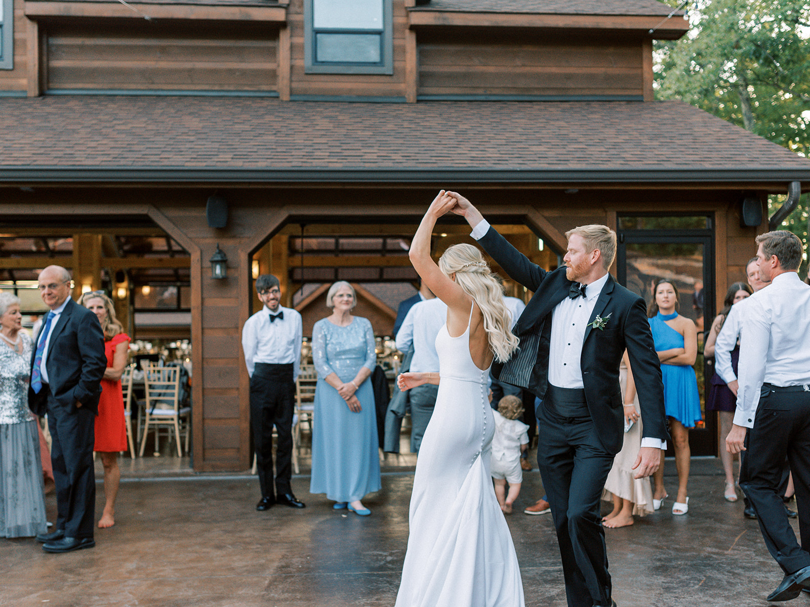 Juicebeats Photography | The Magnolia Venue | Light & airy wedding in neutral tones