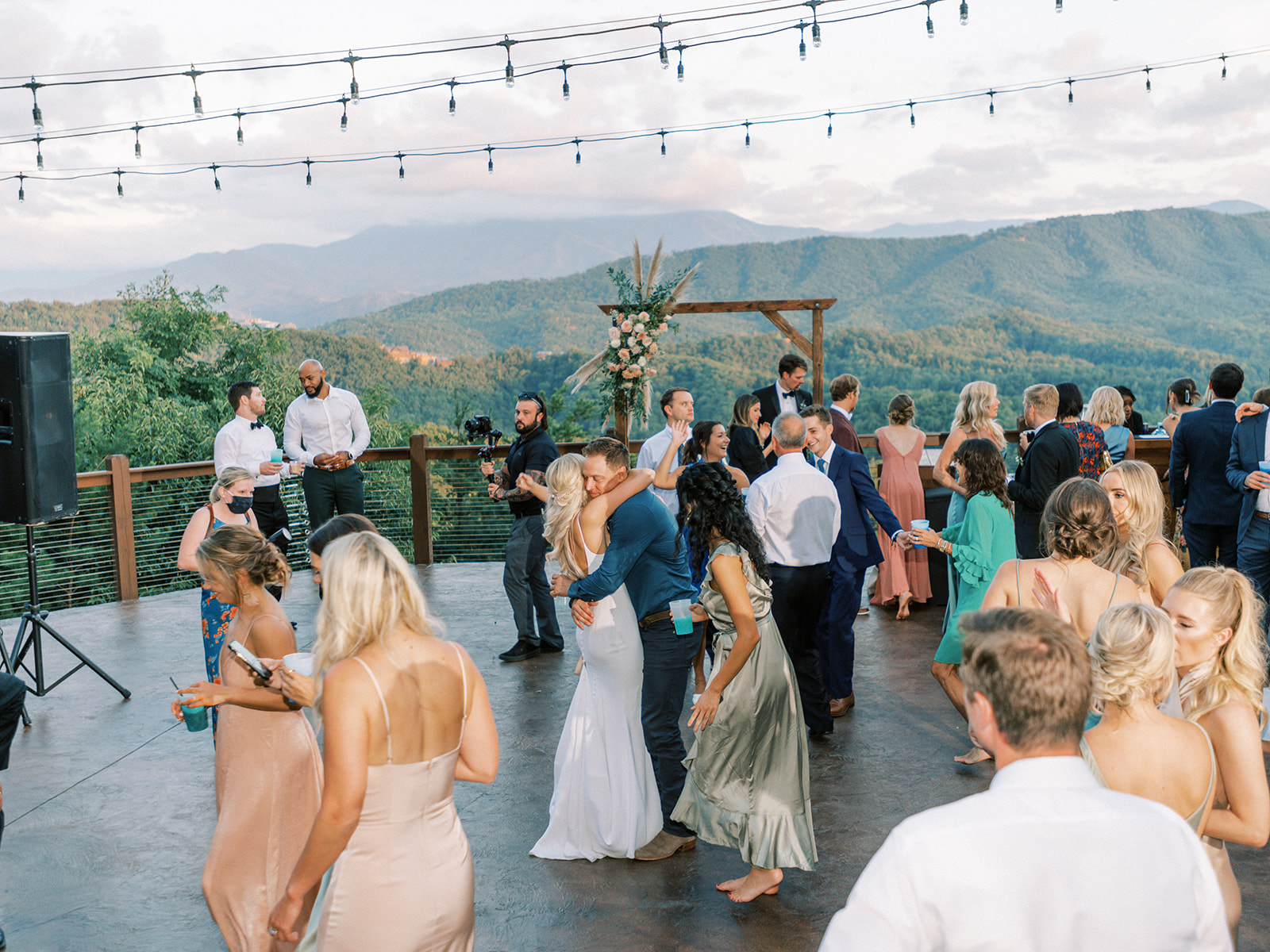 Juicebeats Photography | The Magnolia Venue | Light & airy wedding in neutral tones