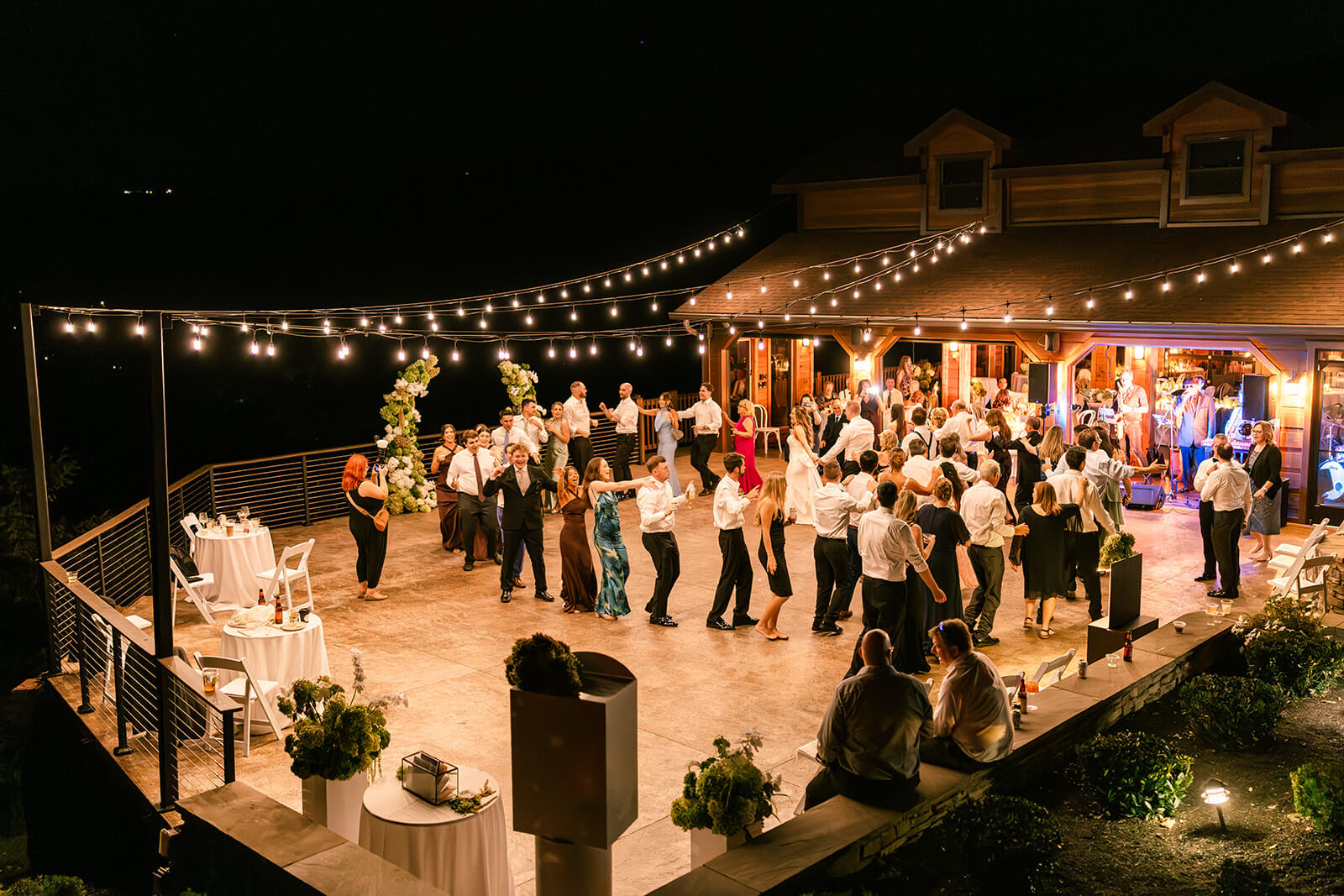 Modern Mountain Wedding in East Tennessee